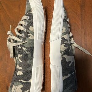 Superga Camouflage Canvas Women Cotu Sneaker size 39 - new without box